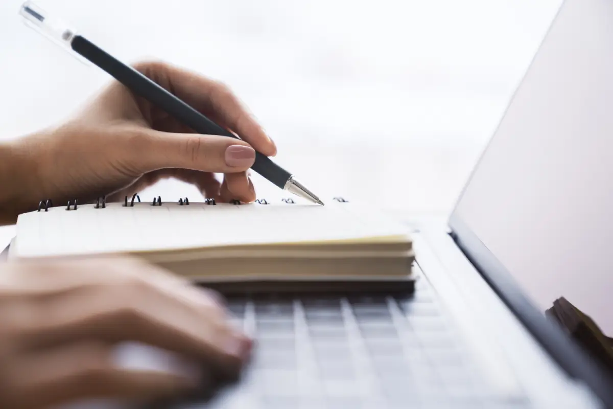 Tips and Hacks to Choose the Legit and Professional Essay Writing Service  for Quality and Transparency