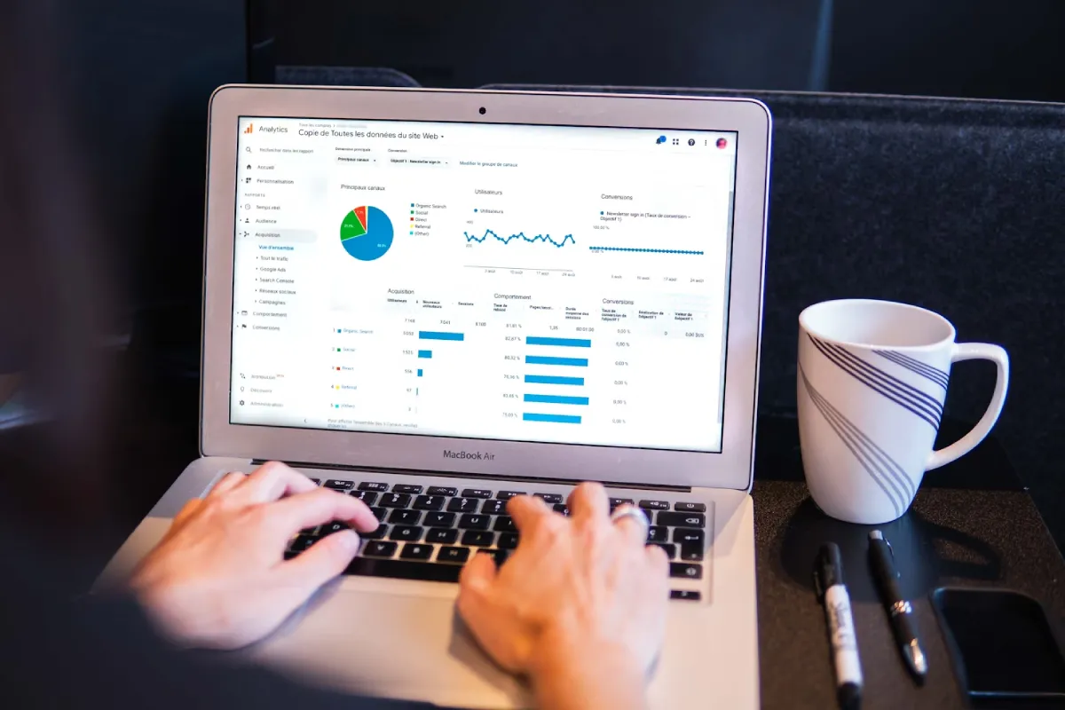 Data-Driven Design: A/B Testing Your Email Signature for Maximum Impact