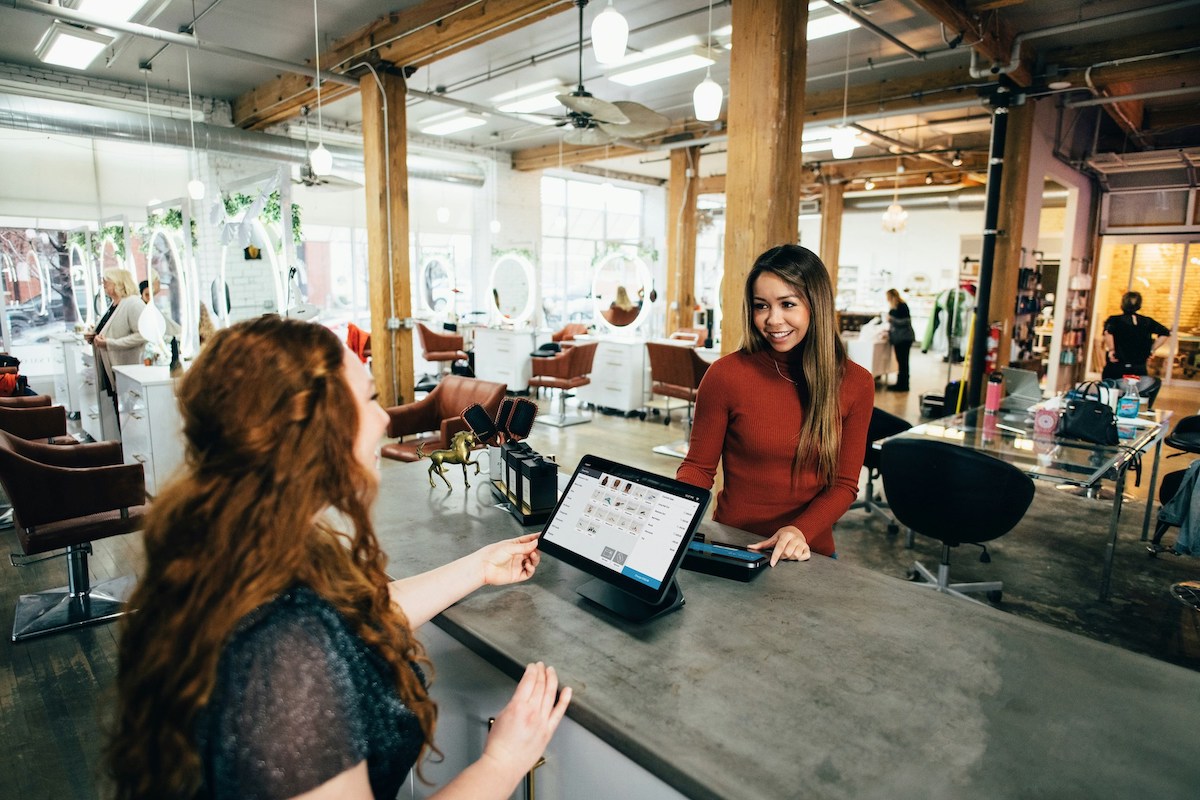 POS Systems in the Age of E-commerce: Bridging Online and Offline Sales