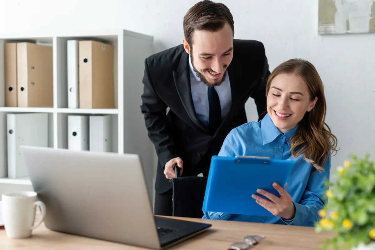 How Employer-Employee Insurance Strengthens Employee Benefits Packages