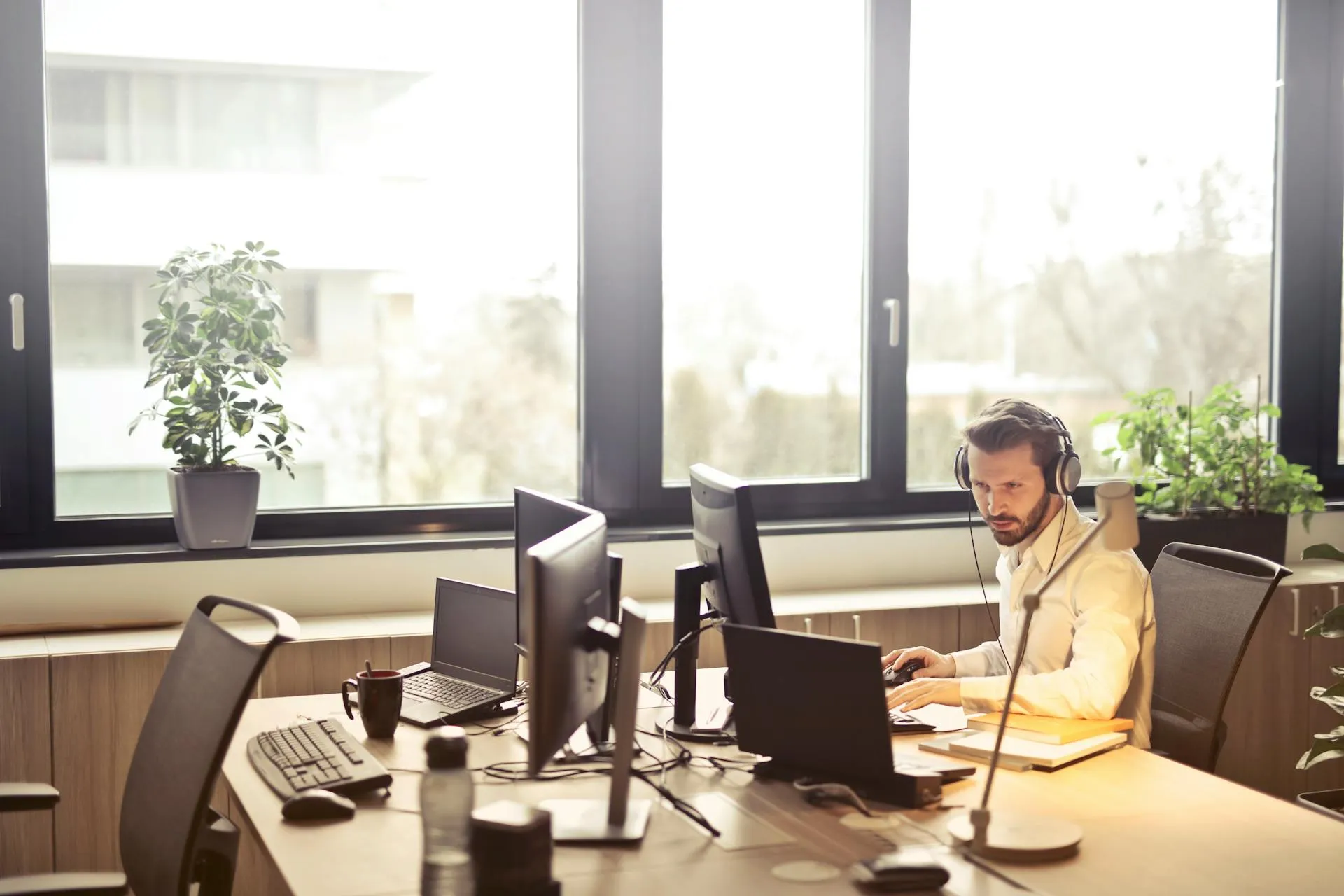 A Guide to Implementing Advanced Technology in Your Business