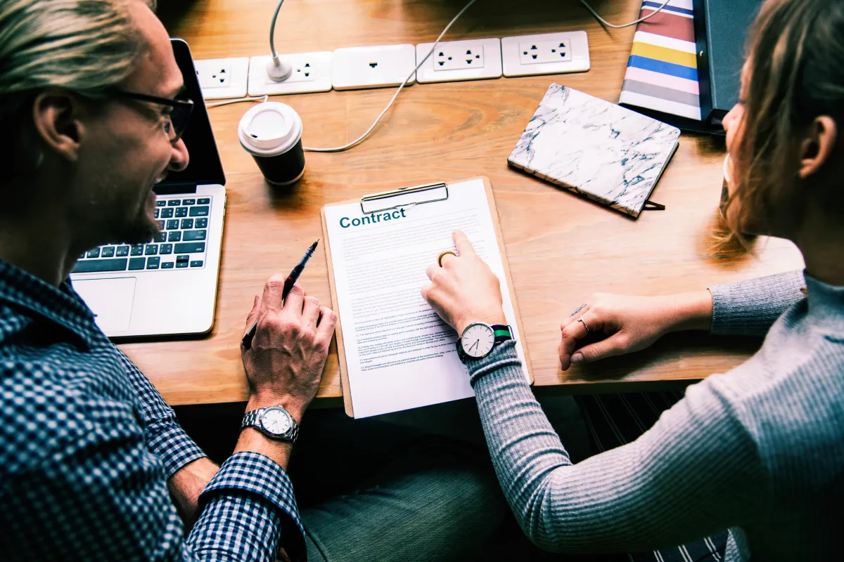 Best AI Contract Review Software: Buyer's Guide 2025