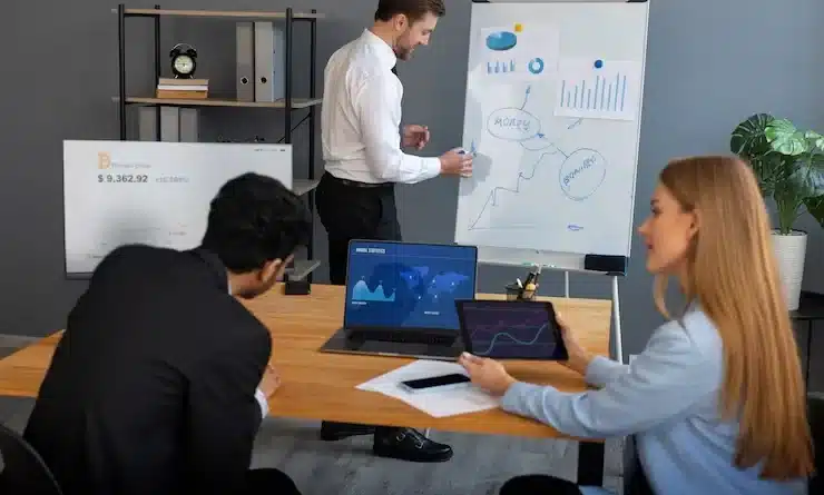 How to Write Effective Meeting Notes (With Efficient Tools & AI Support)