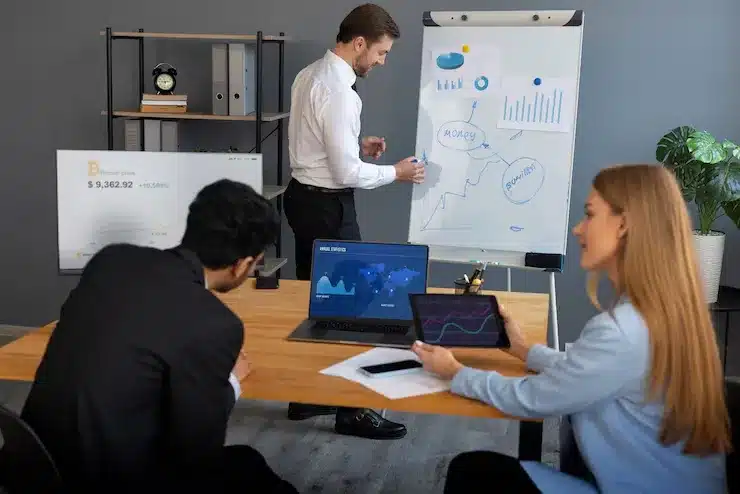How to Write Effective Meeting Notes (With Efficient Tools & AI Support)