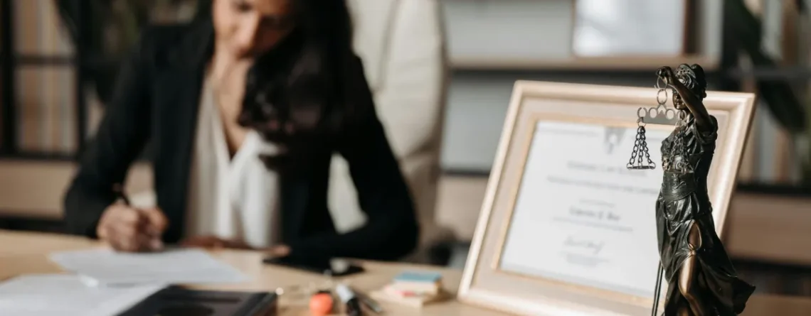 How Law Firms Can Leverage Chatbots and Virtual Assistants for Lead Conversion