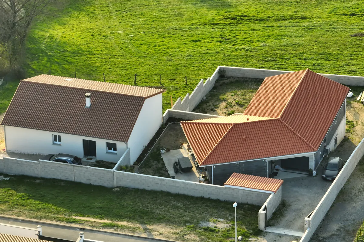 Flat vs. Sloped Roofs: Which Is Right for Your Next Home Project?