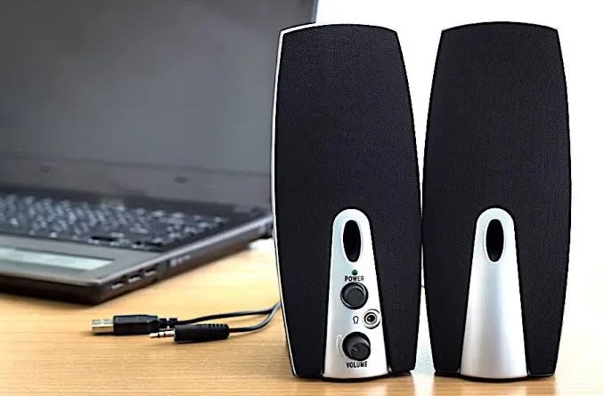 Laptop With Loudspeakers At Wholesale Prices For Resellers And Businesses