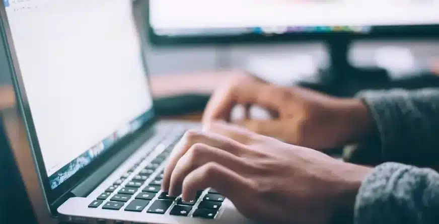 Memory Anchors in Web Design: How Consistent Visual Elements Enhance Recall