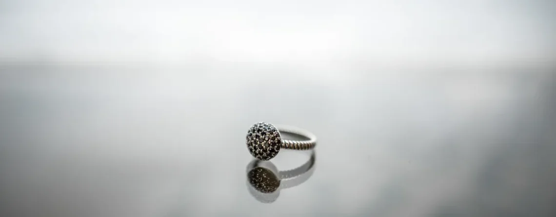 The Role of Clean Backgrounds in Premium Jewelry Presentation