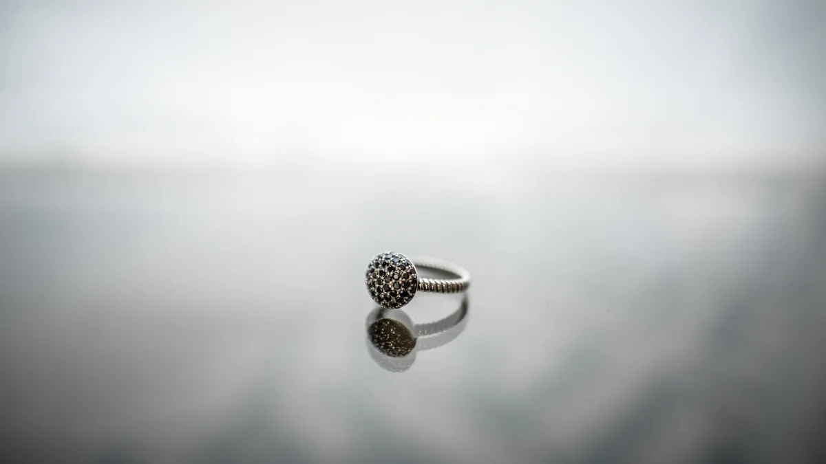 The Role of Clean Backgrounds in Premium Jewelry Presentation