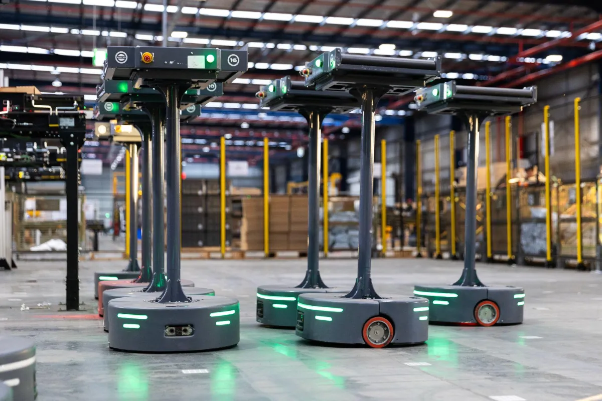 How to Choose the Right Mobile Robots for Your Warehouse Operations