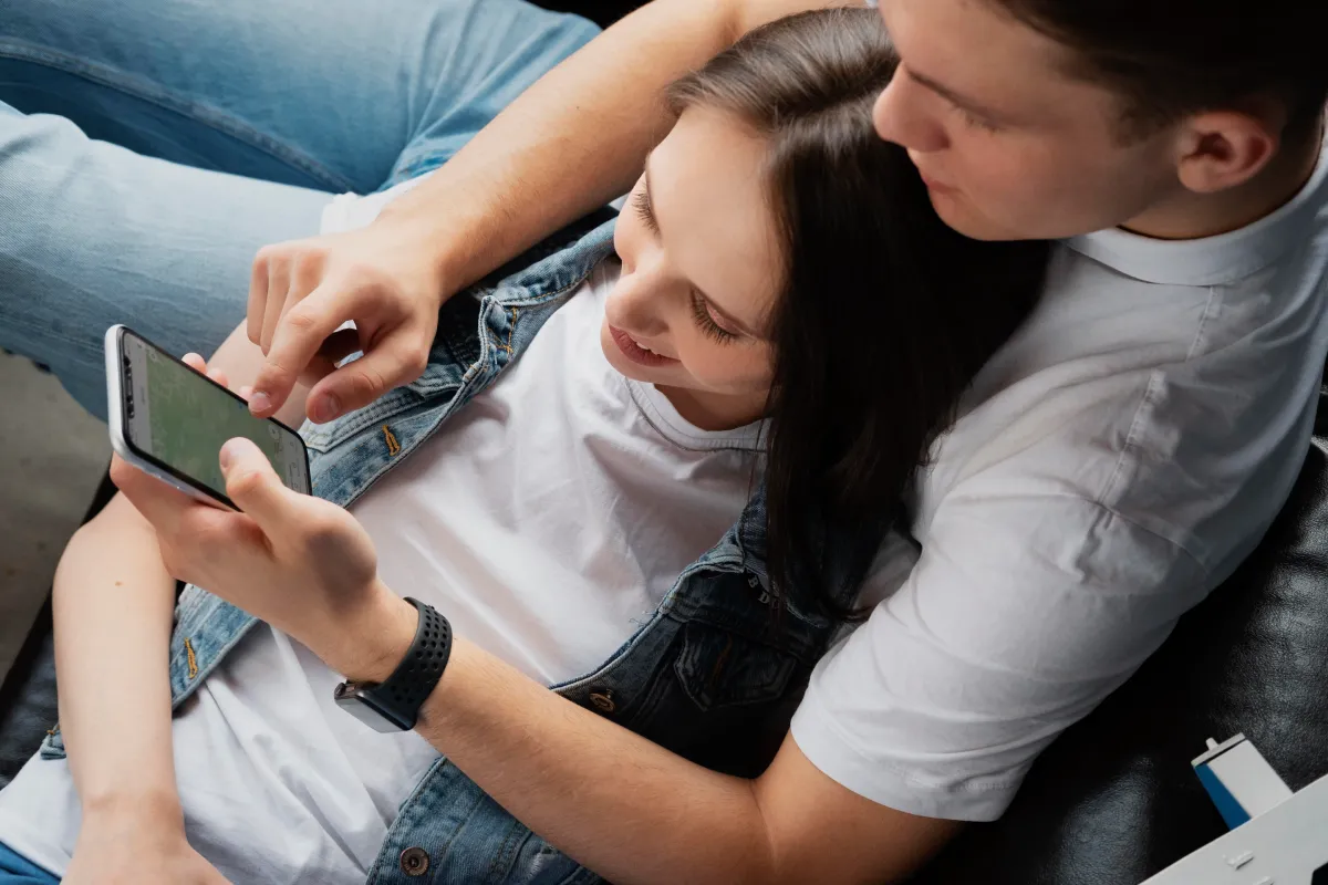 What to Look for in an AI Girlfriend App Before You Sign Up