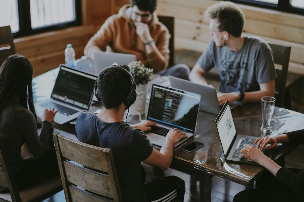 6 B2B Lead Finders Tools Devs Can Use to Get New Customers