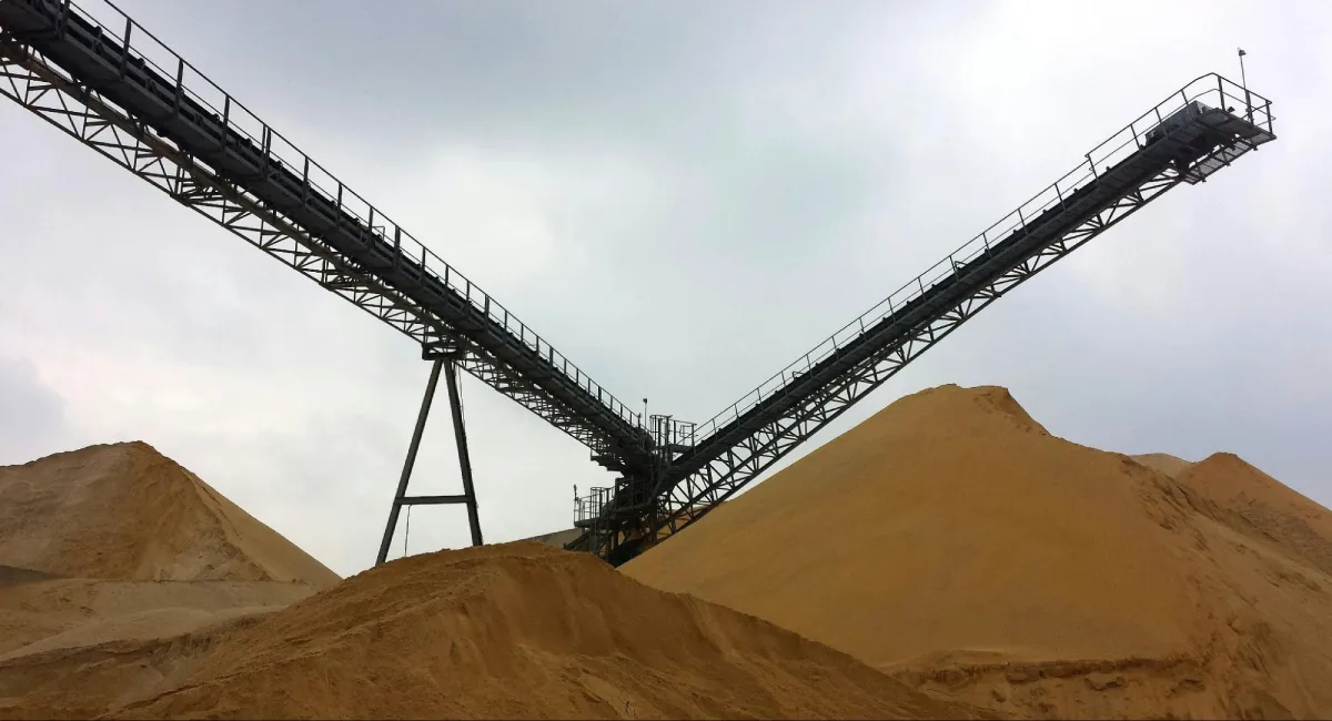 How Drag Chain Conveyors Keep Heavy Industries Moving: A Complete Guide