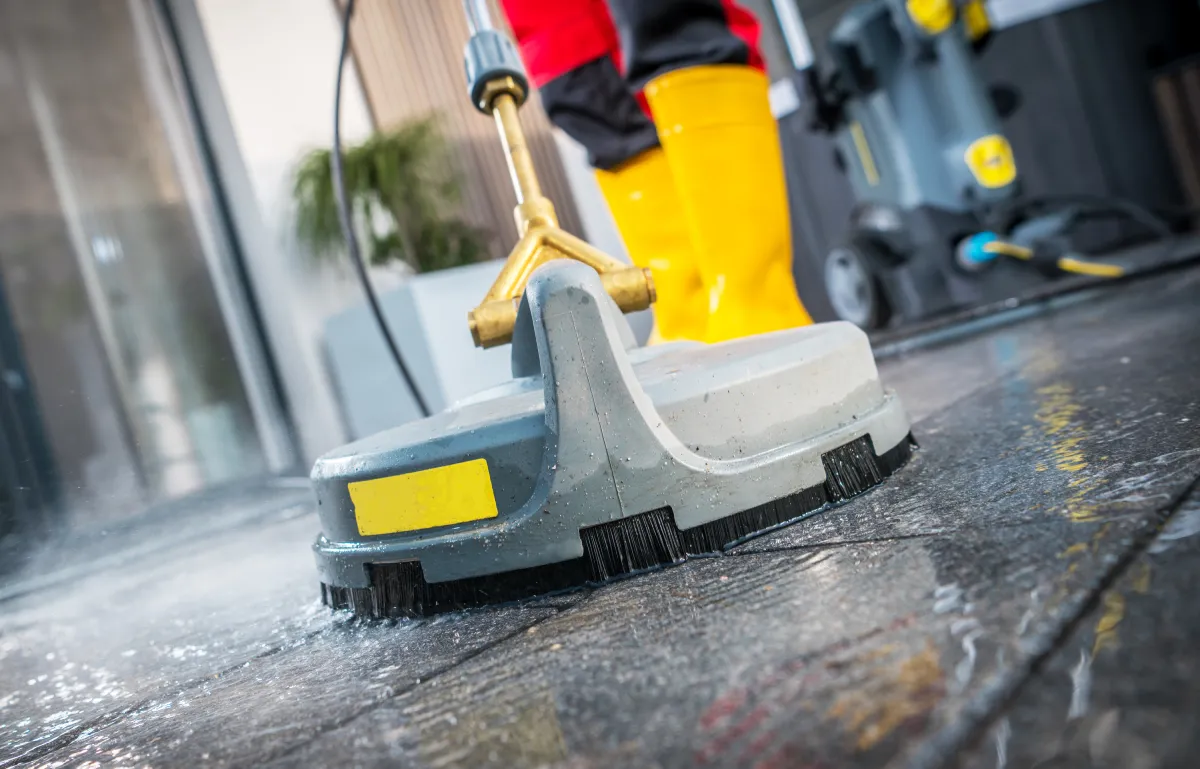 Who Manufactures Commercial Floor Scrubbers?