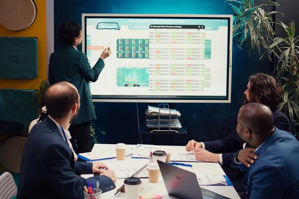 The Best Infographic Presentation Tools For Businesses & Educators In 2026
