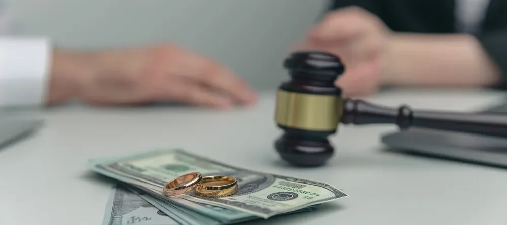 What Determines Who Pays in a Spousal Support Dispute